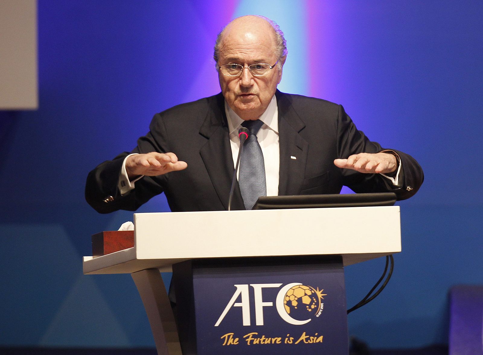 El presidente de la FIFA, Joseph Blatter, en el Congreso de la Confederación Asiática de fútbol en Doha.