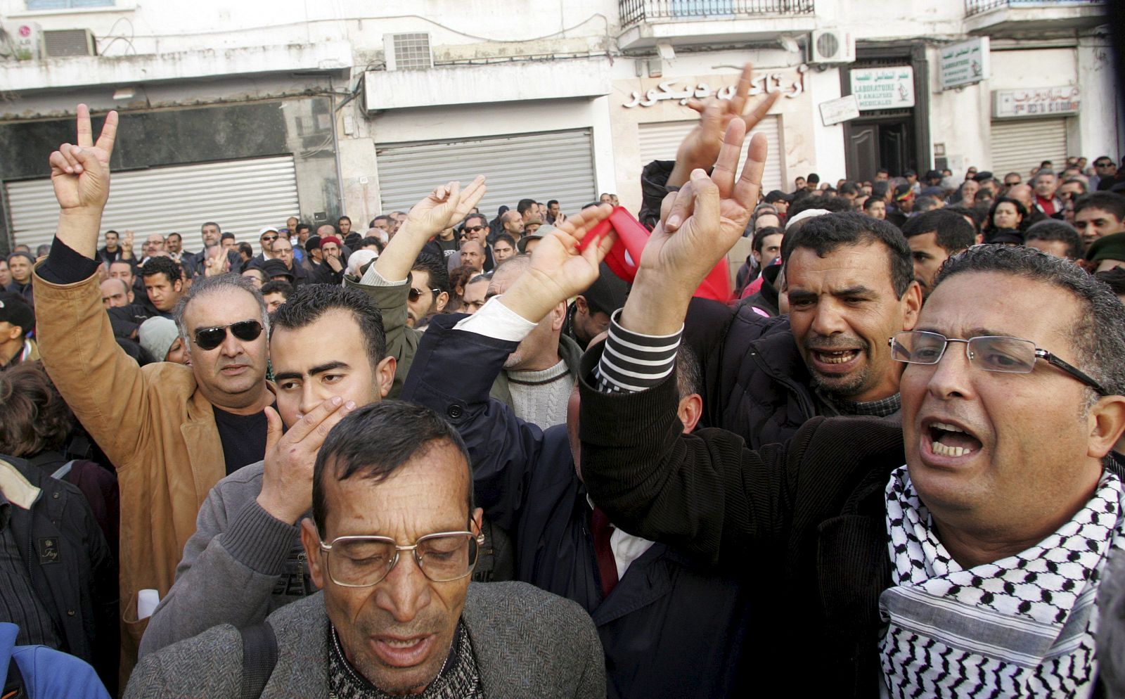 Participantes en las protestas del sábado en Túnez