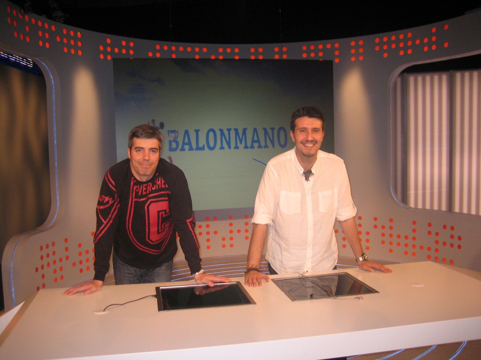 Los comentaristas de TVE, Alberto Urdiales y Paco Caro.