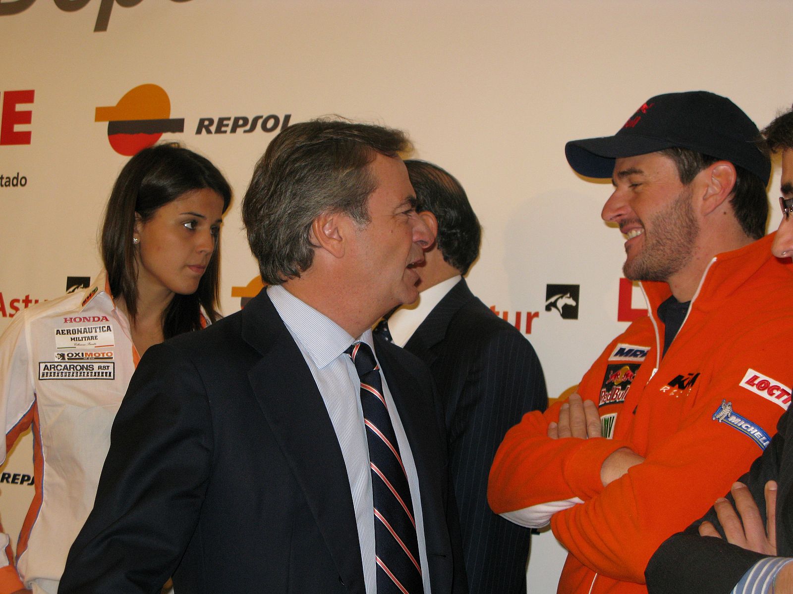El piloto español Carlos Sainz estuvo con Marc Coma y Laia Sanz hablando del Dakar 2011 y otros temas deportivos.