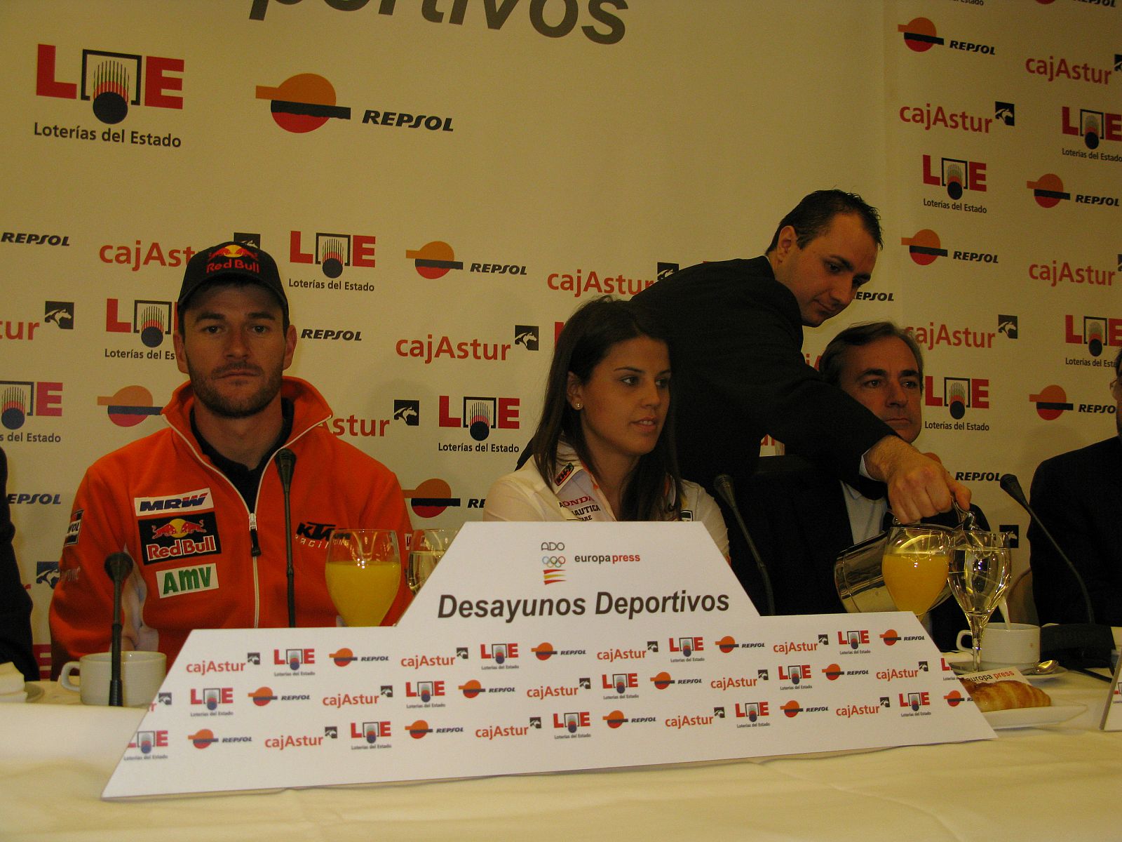 Los pilotos españoles que han participado en el Dakar 2011: Marc Coma, Laia Sanz y Carlos Sainz.