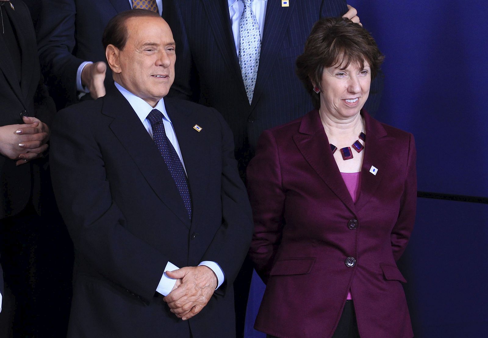 Silvio Berlusconi y la responsable de la Política Exterior de la UE, Catherine Ashton