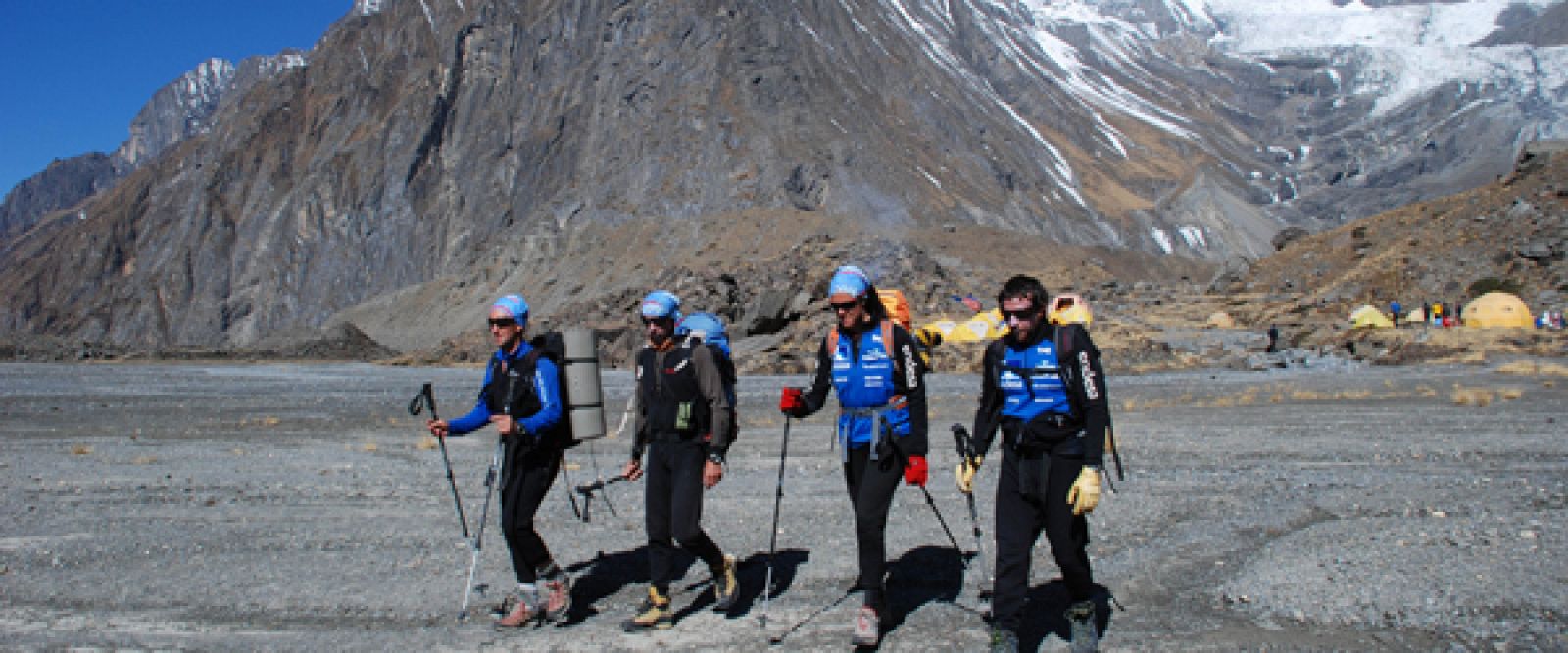 Equipo de Al filo de lo imposible y Edurne Pasabán en el Annapurna