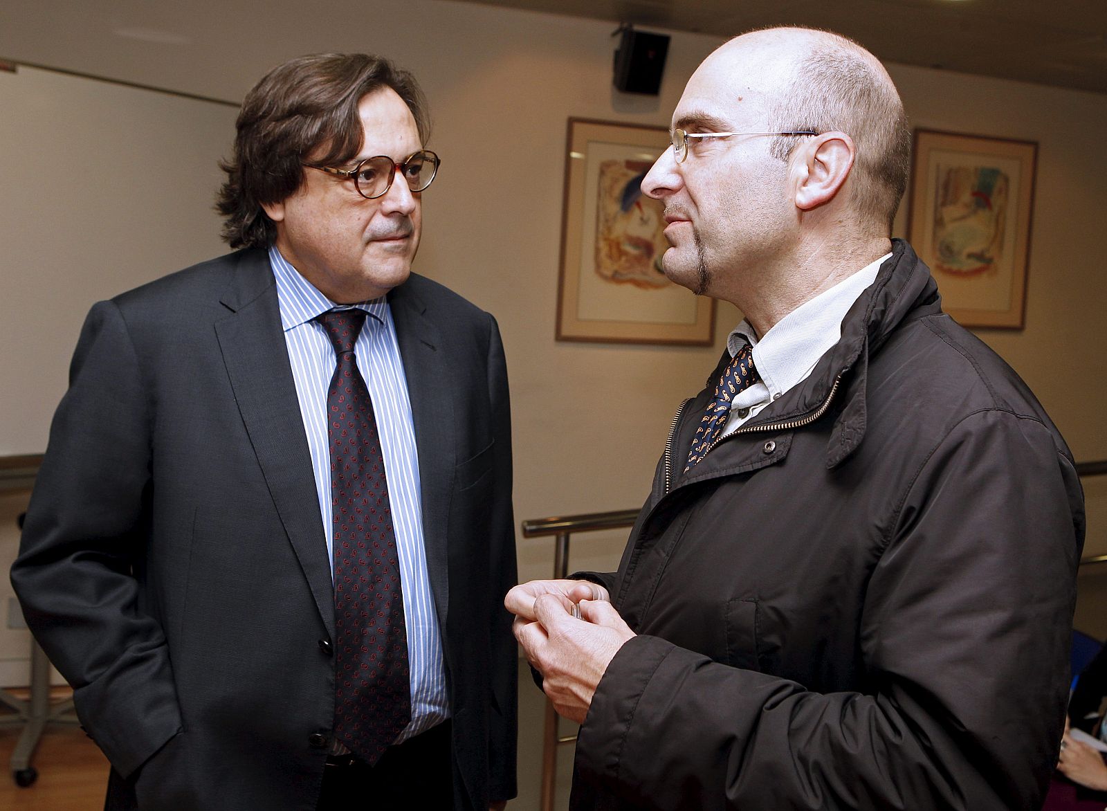 Cecilio Álamo (i), catedrático de Farmacología de la Universidad de Alcalá de Henares, y José Antonio López Guerrero, director de Cultura Científica CBMSO de la Universidad Autónoma de Madrid, durante el encuentro organizado por la Fundación Alzheime