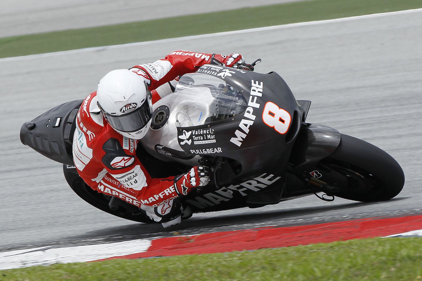 Barberá ha conseguido poner a punto la Ducati y casi se cuela entre los diez primeros.