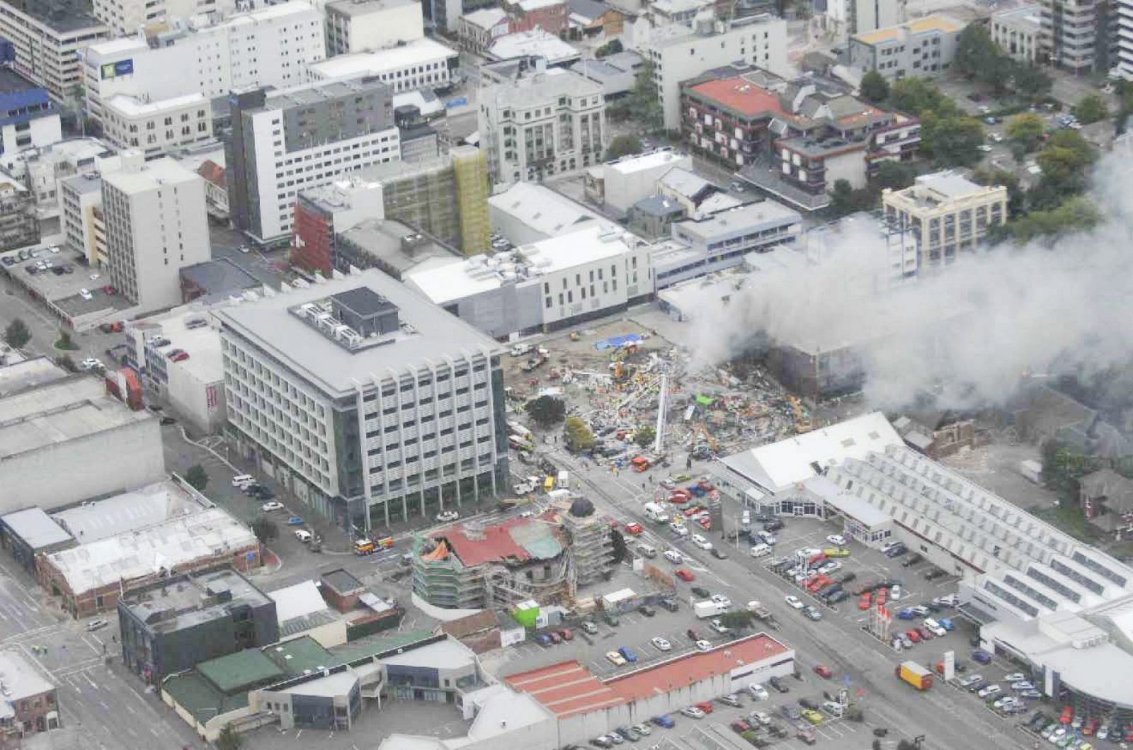 Imagen del edificio de la Canterbury Television (CTV) destruido: bajo sus escombros, los servicios de rescate creen que hay 100 personas que dan por muertas