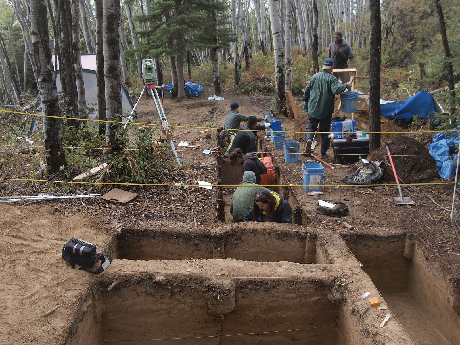 La fosa se ha encontrado en las ruinas de una casa de 11.500 años de antigüedad situada en Alaska central.