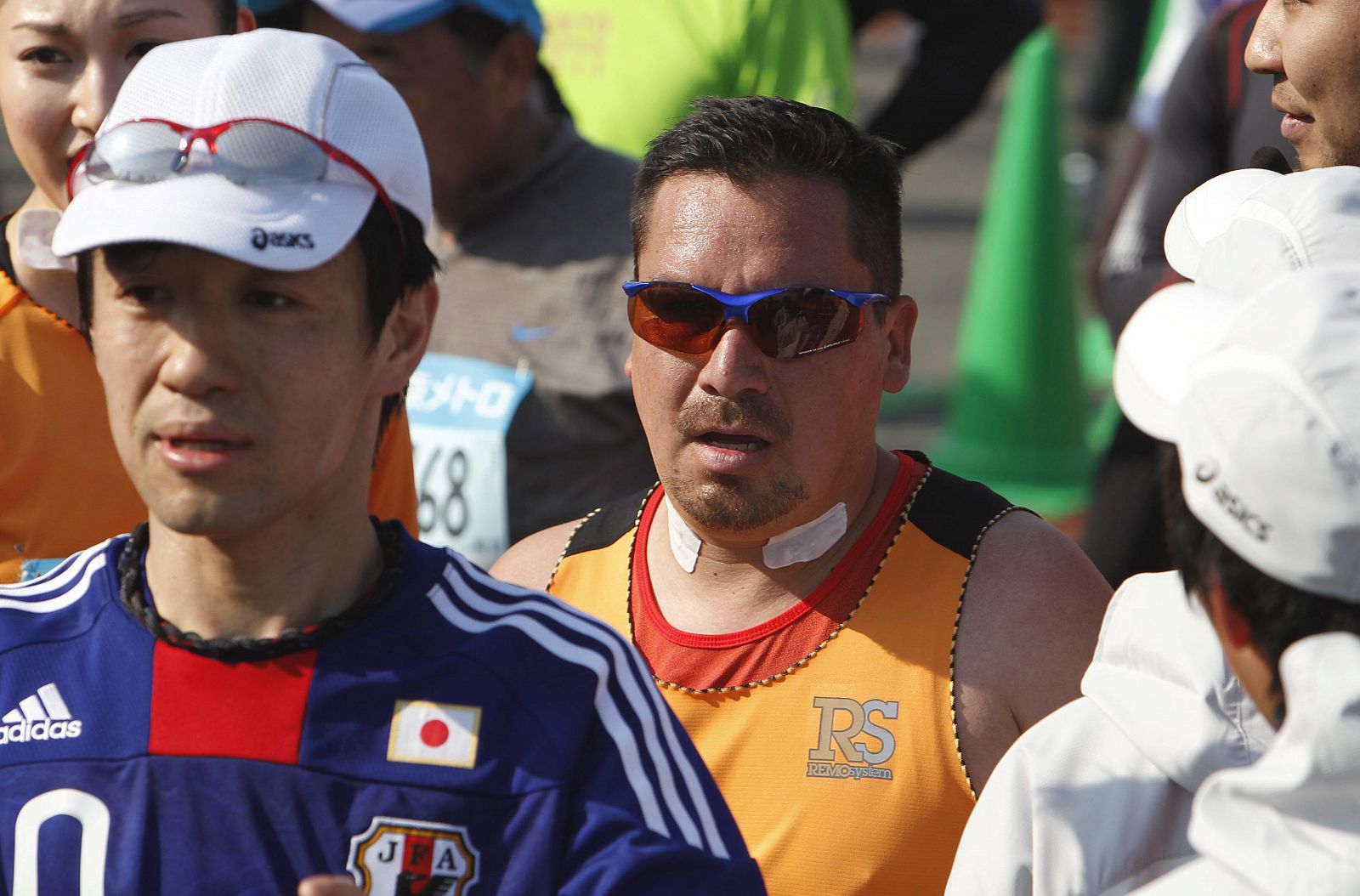 El minero chileno, Edison Peña, corriendo el Maratón de Tokio.