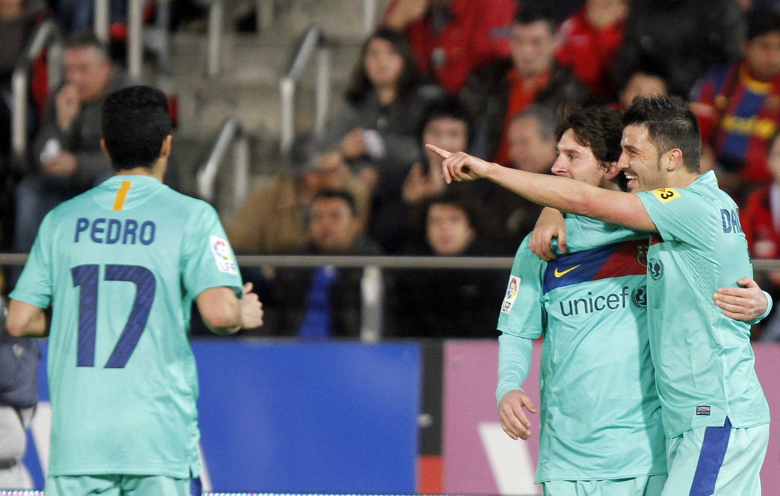 Pedro, Villa y Messi celebran un gol del FC Barcelona.