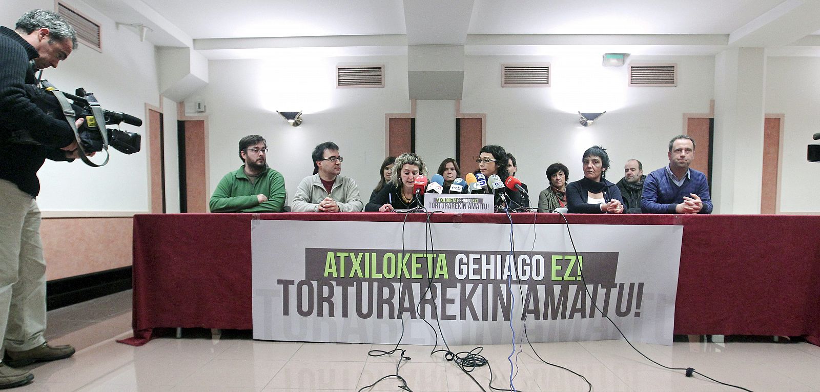 EA, Aralar y Alternatiba exigen al Gobierno acabar con las detenciones "políticas" de presuntos terroristas.