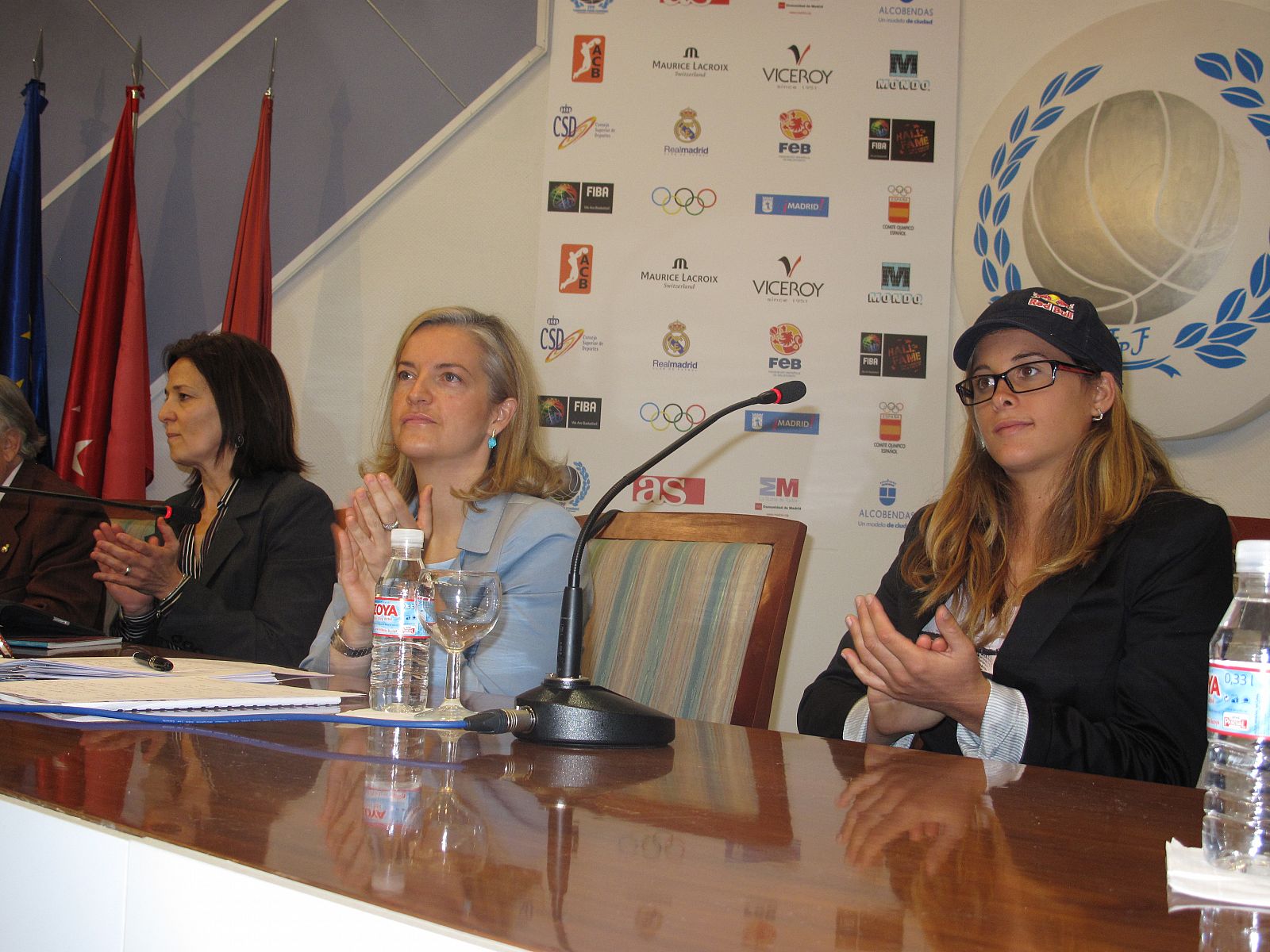 Miriam Blasco, Matilde García Duarte y Gisela Pulido en el Foro Ferrándiz-AS.