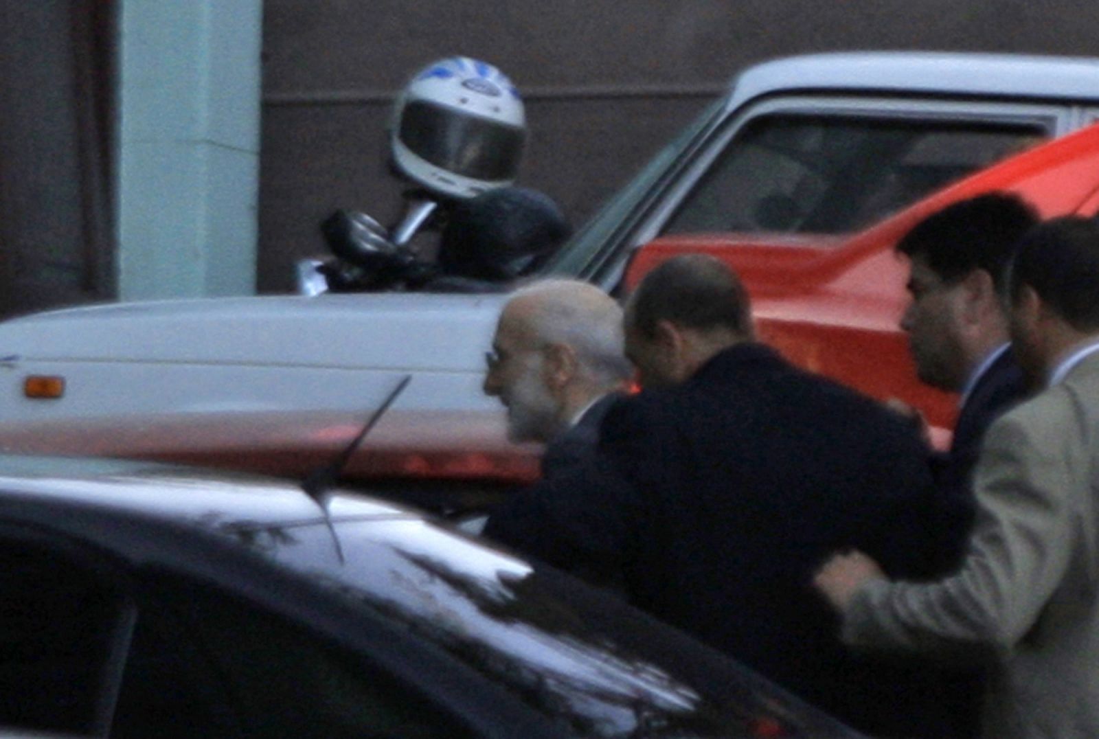 U.S. aid contractor Alan Gross is escorted by Cuban security agents to court during his ongoing trial in Havana