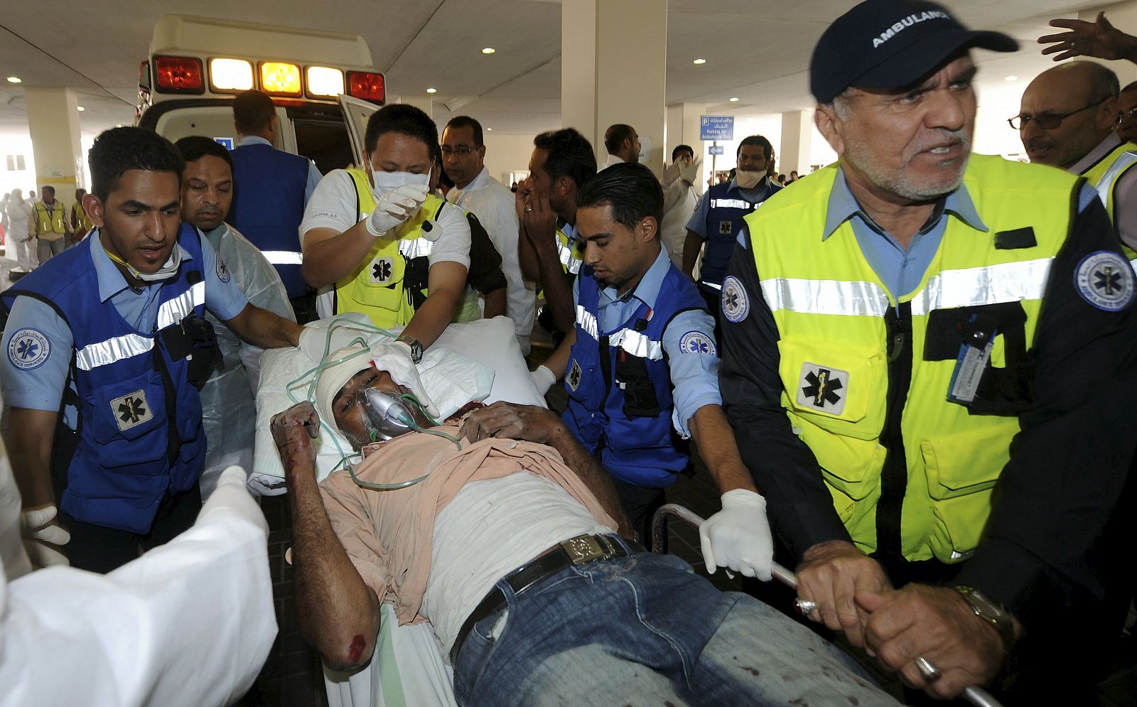 Heridos llegando al hospital Salmaniya durante los enfrentamientos con las fuerzas de seguridad, en Manamá, Baréin
