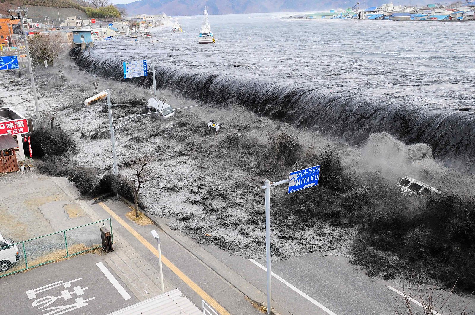 El tsunami arrasó con todo lo que tenía a su paso en la localidad japonesa de Miyako