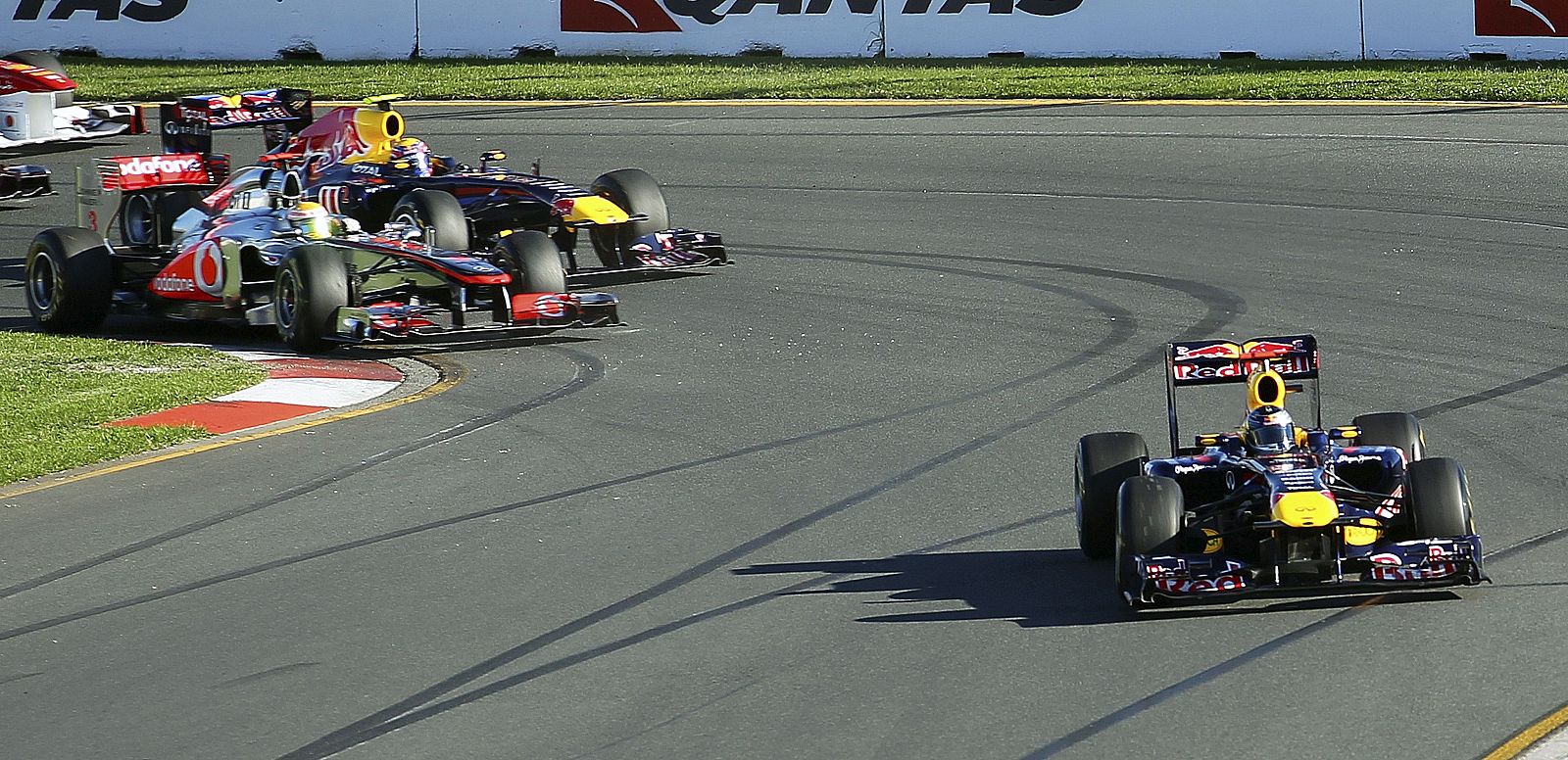 El piloto alemán Sebastian Vettel lideró el Gran Premio de Australia de principio a fin y ganó.