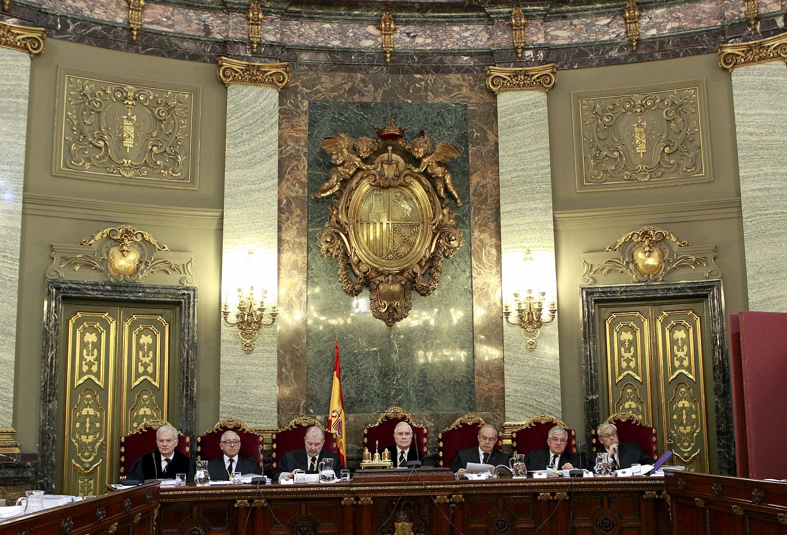 La Sala del 61 del Tribunal Supremo en una imagen de archivo del 21 de marzo del 2011. En el centro, el presidente de la sala, Carlos Dívar.