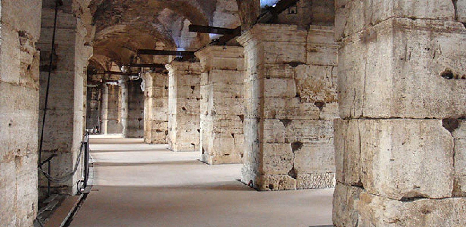 El interior del Coliseo antes de su restauración