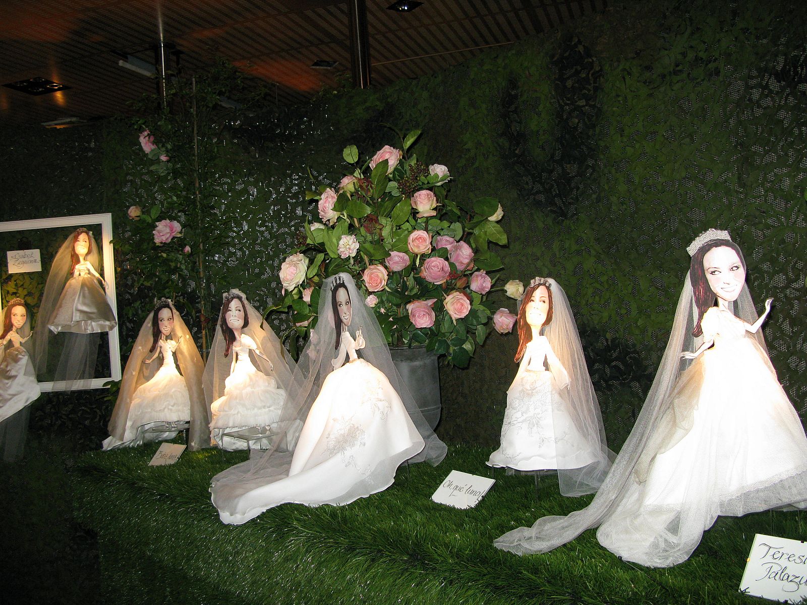 Treinta diseñadores españoles se han atrevido a crear el vestido de novia de Kate Middleton.