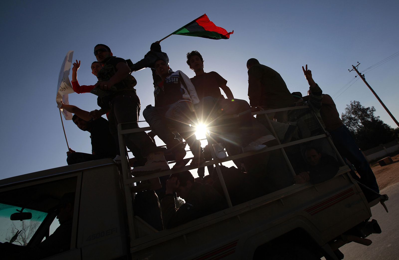 Tropas de los rebeldes libios durante una operación en la ciudad de Ajdabiya