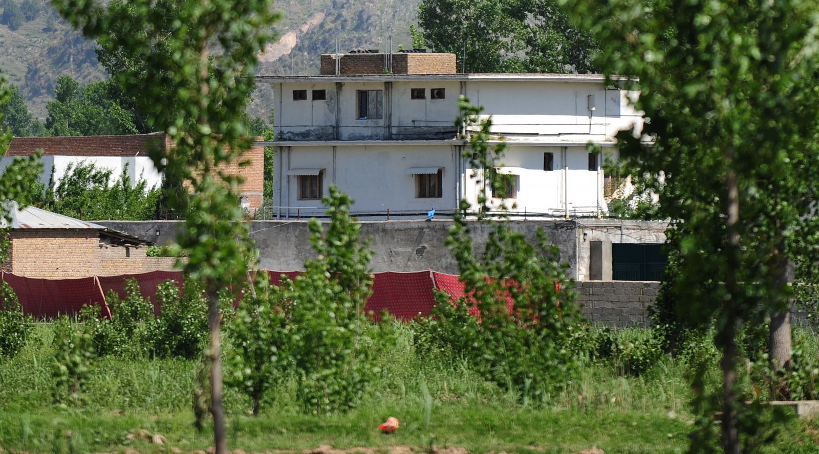 Exterior de la casa de Bin Laden, en la ciudad de Abbottabad, a sesenta kilómetros de Islamabad, capital de Pakistán.