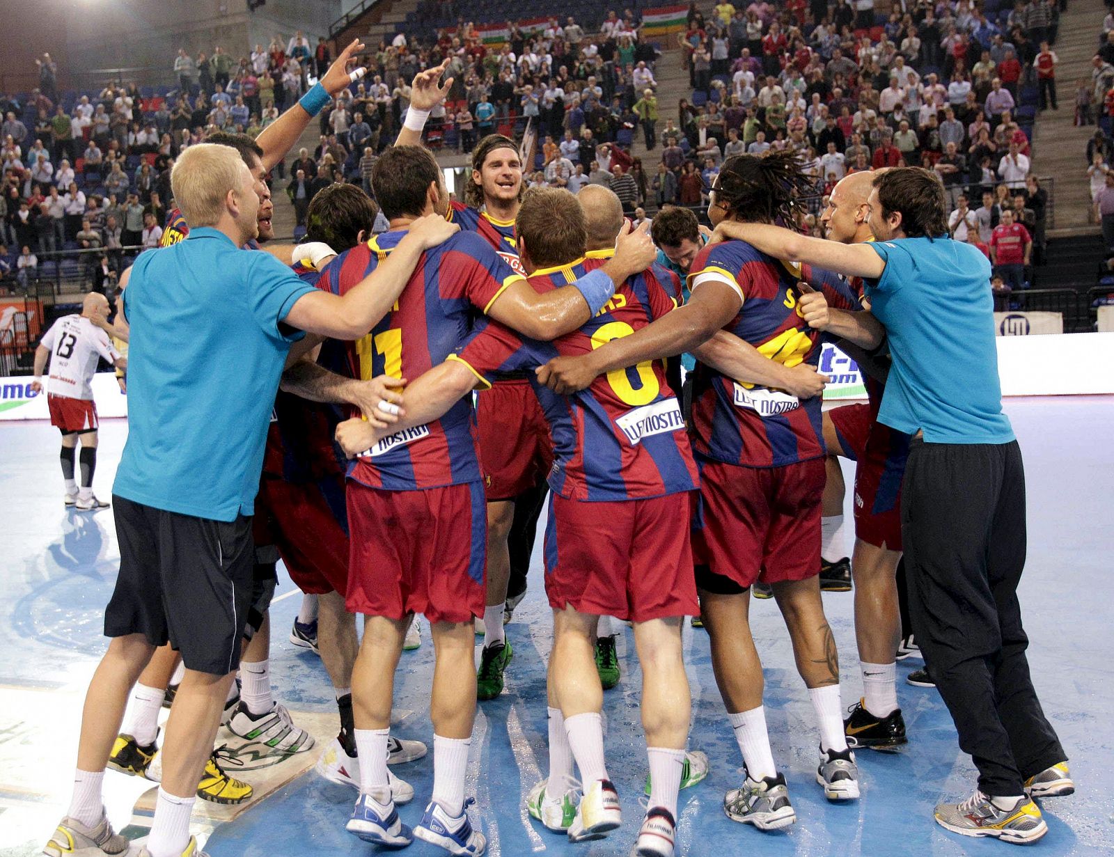 Los jugadores del Barcelona Borges celebran el decimoctavo título de Liga Asobal
