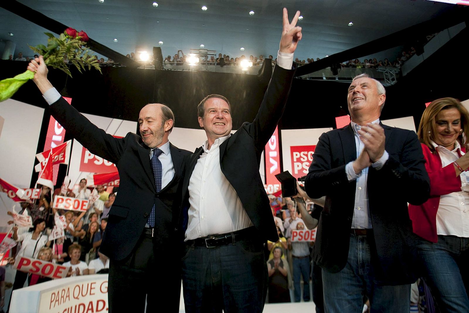 El ministro del interior Alfredo Pérez Rubalcaba, el candidato socialista a la alcaldia de Vigo, Abel Caballero y el secretario general del PSdeG-PSOE, Pachi Vázquez,