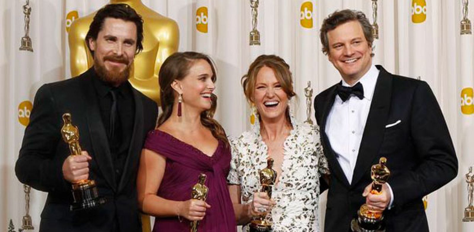 Los actores ganadores del Oscar 2011 posan con sus estatuillas