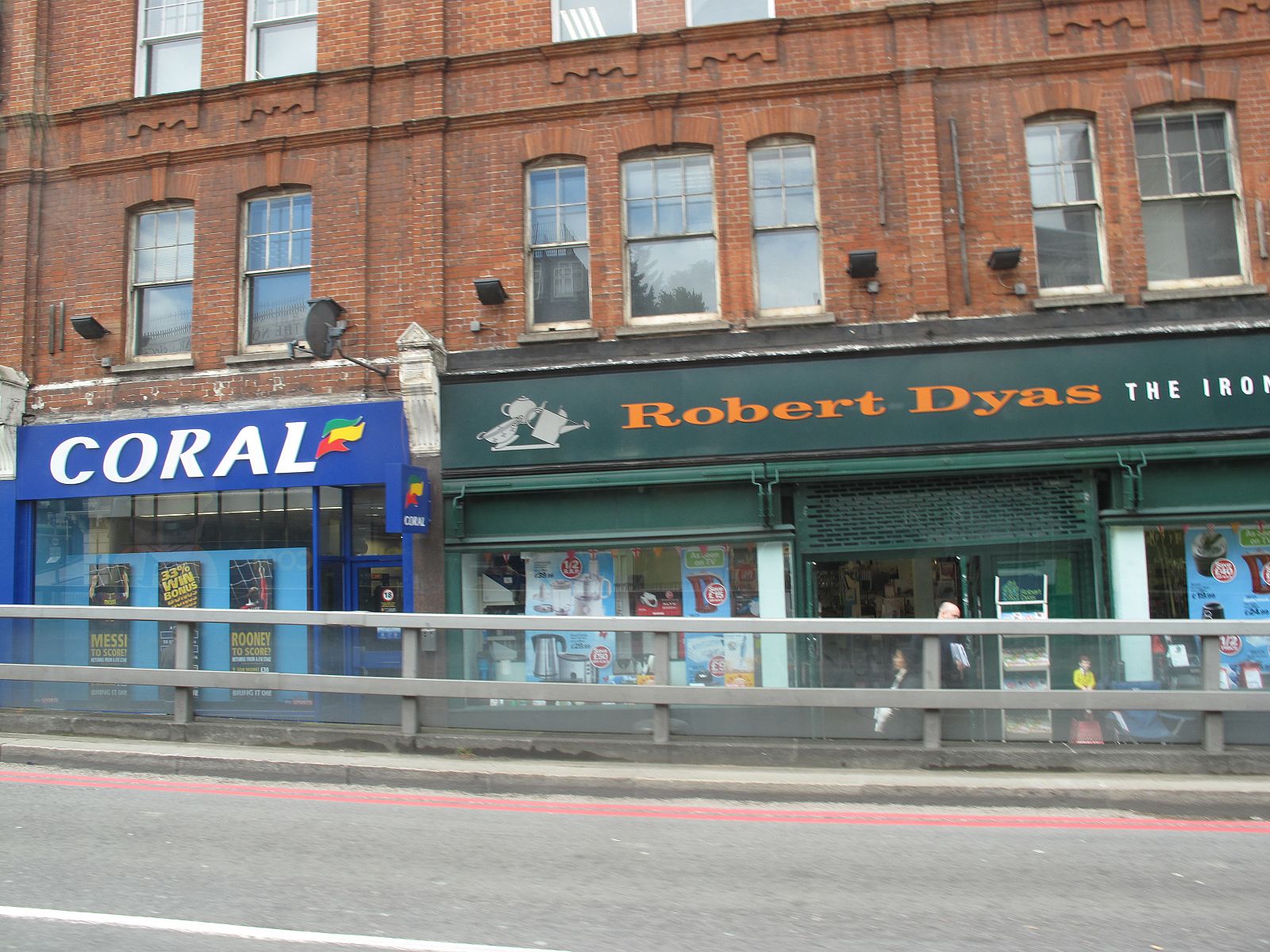 Paseando por Londres se encuentran numerosos locales para apostar.