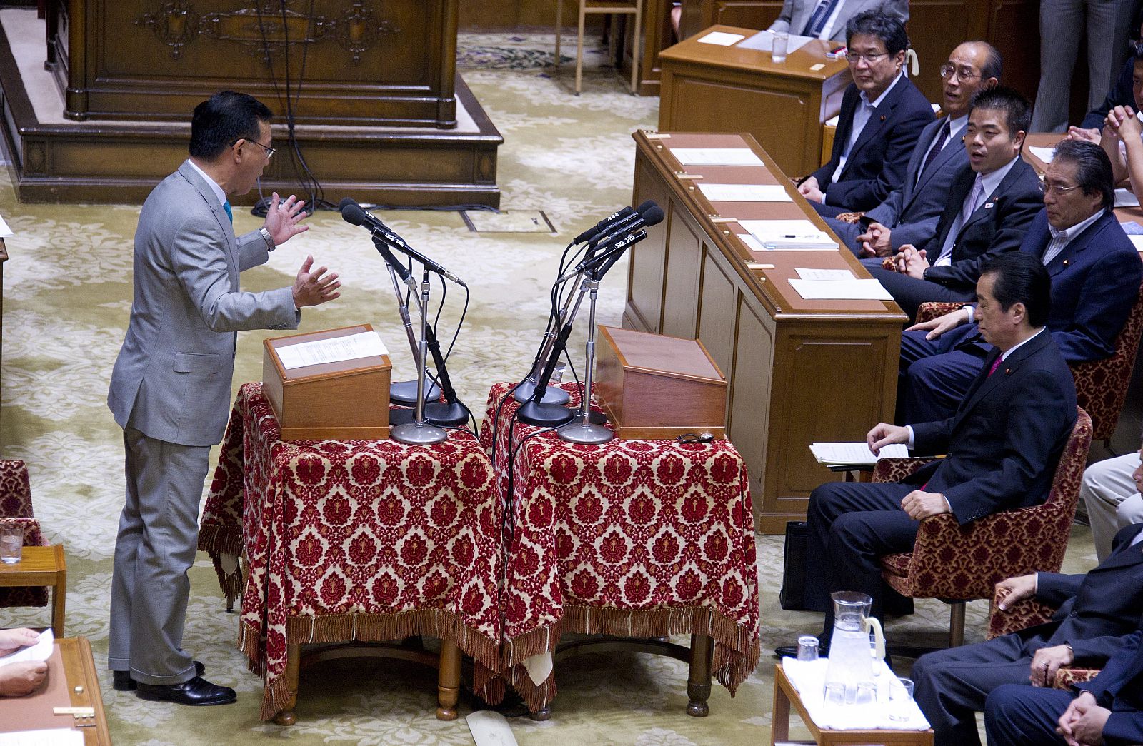 El primer ministro japonés, Naoto Kan, dice que se niega a dimitir, respondiendo así a la moción de censura que ha presentado hoy la oposición.