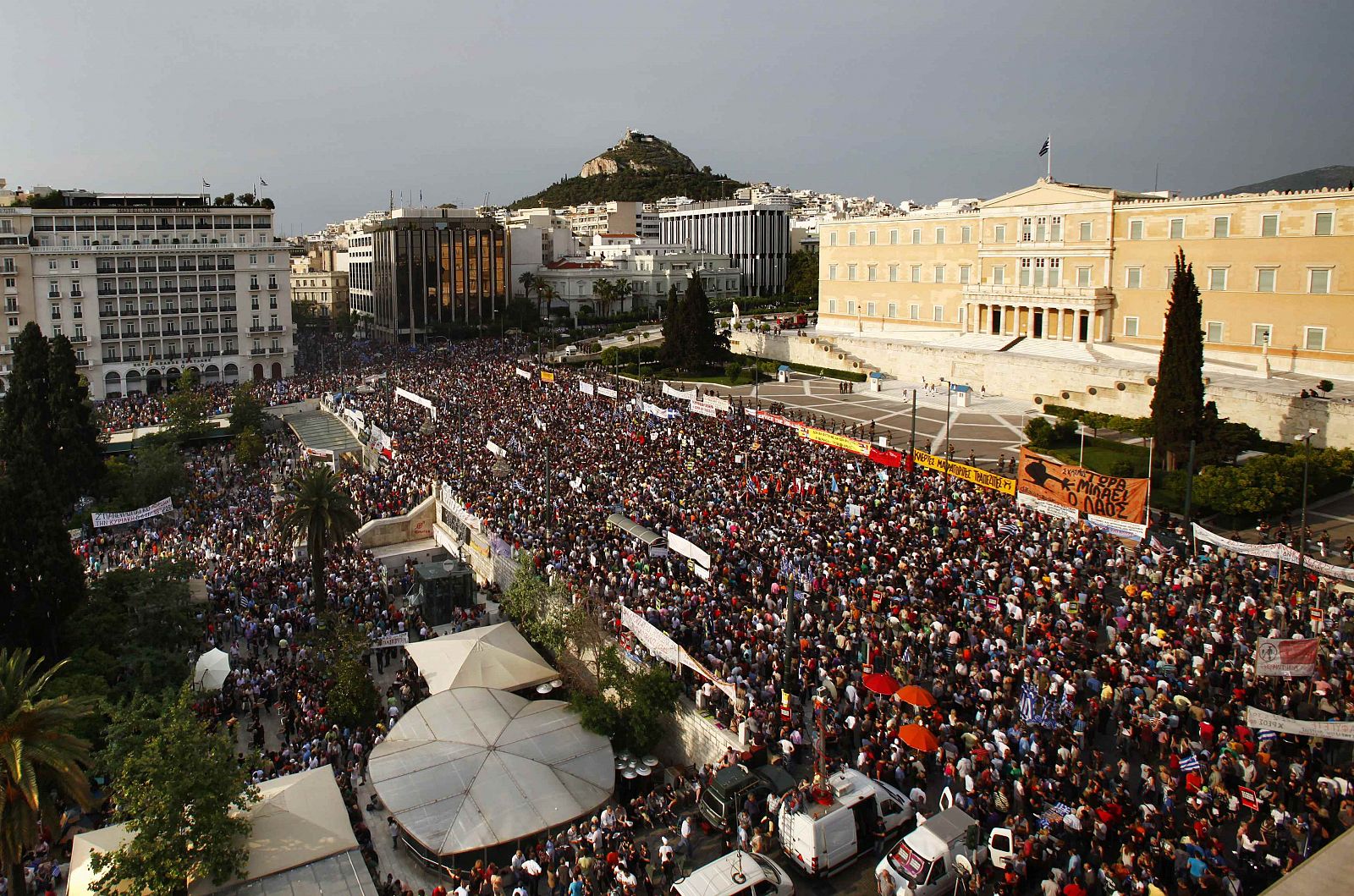 Protestas en Atenas contra el plan de ajuste de Grecia