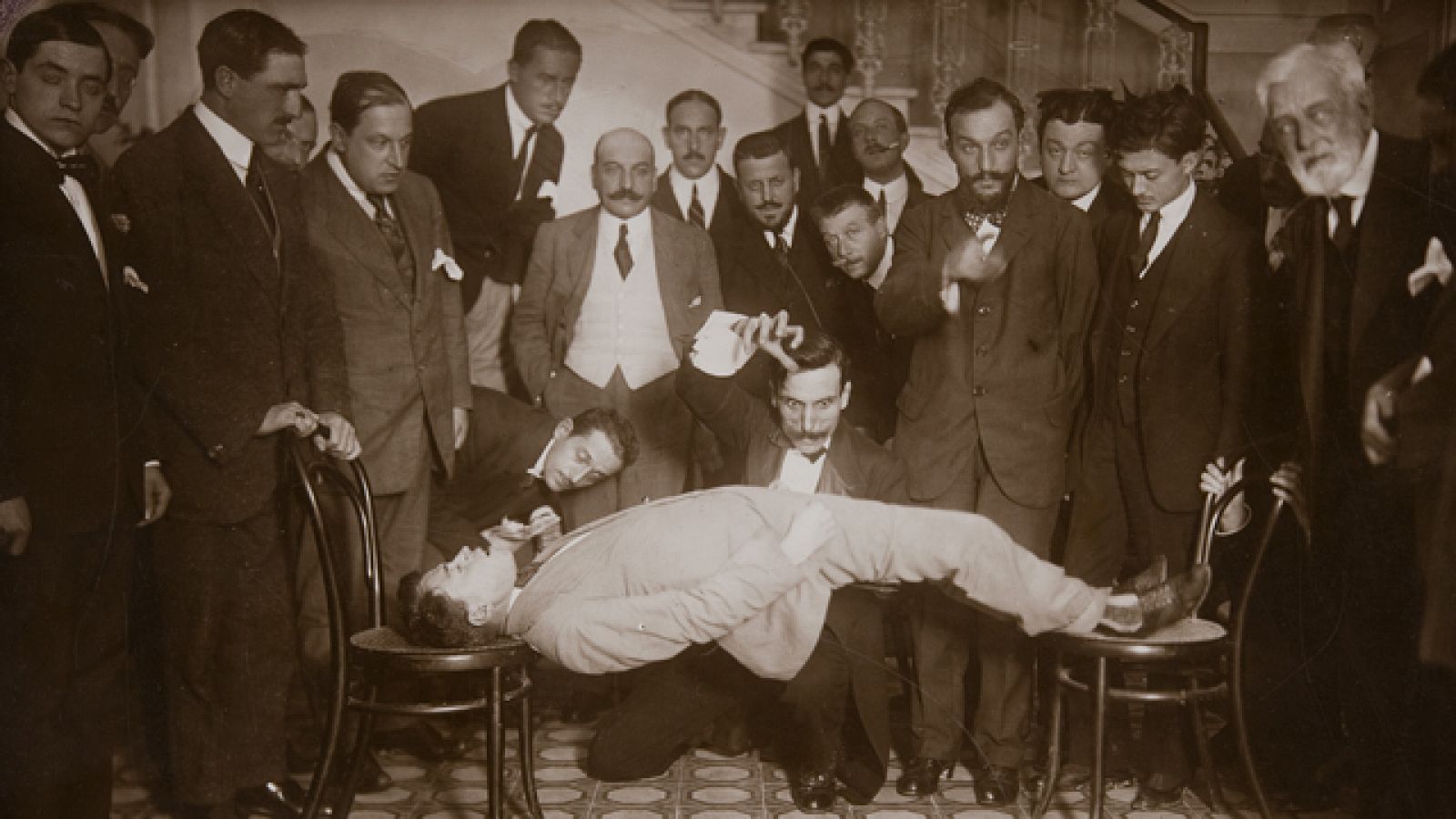 BENVENUTI, F.HipnotizadorFotografía, 1910