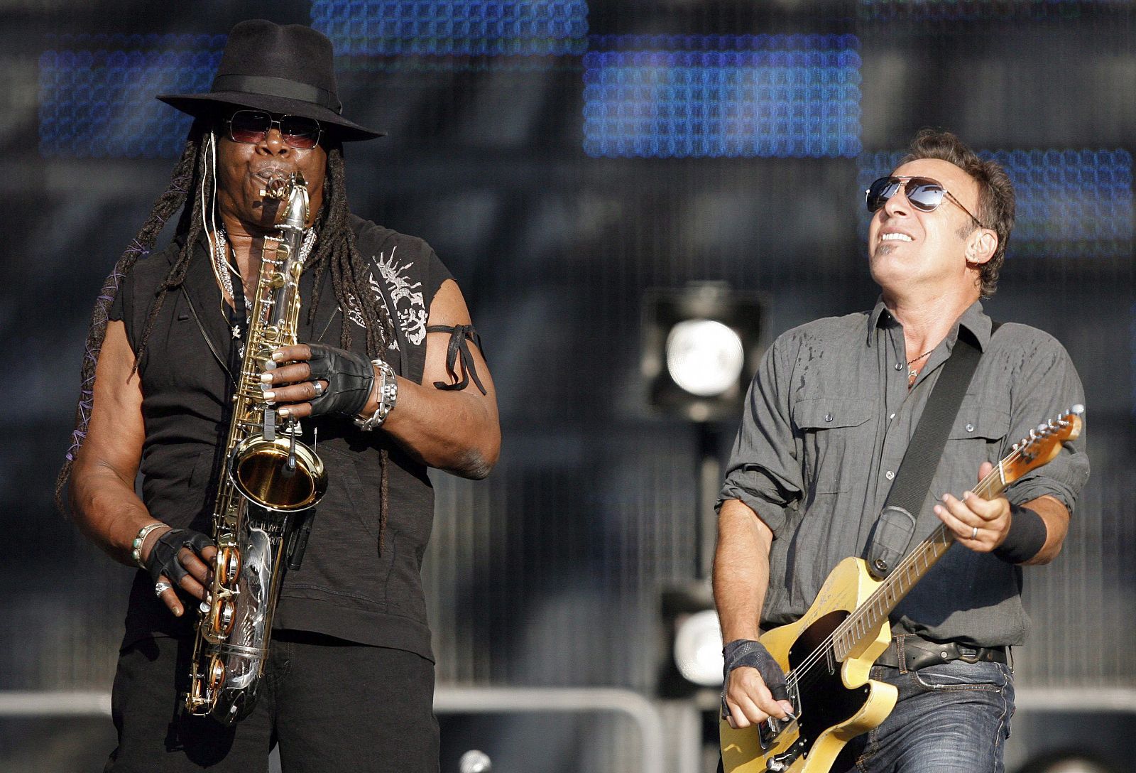 MUERE CLARENCE CLEMONS, SAXOFONISTA DE LA BANDA DE BRUCE SPRINGSTEEN