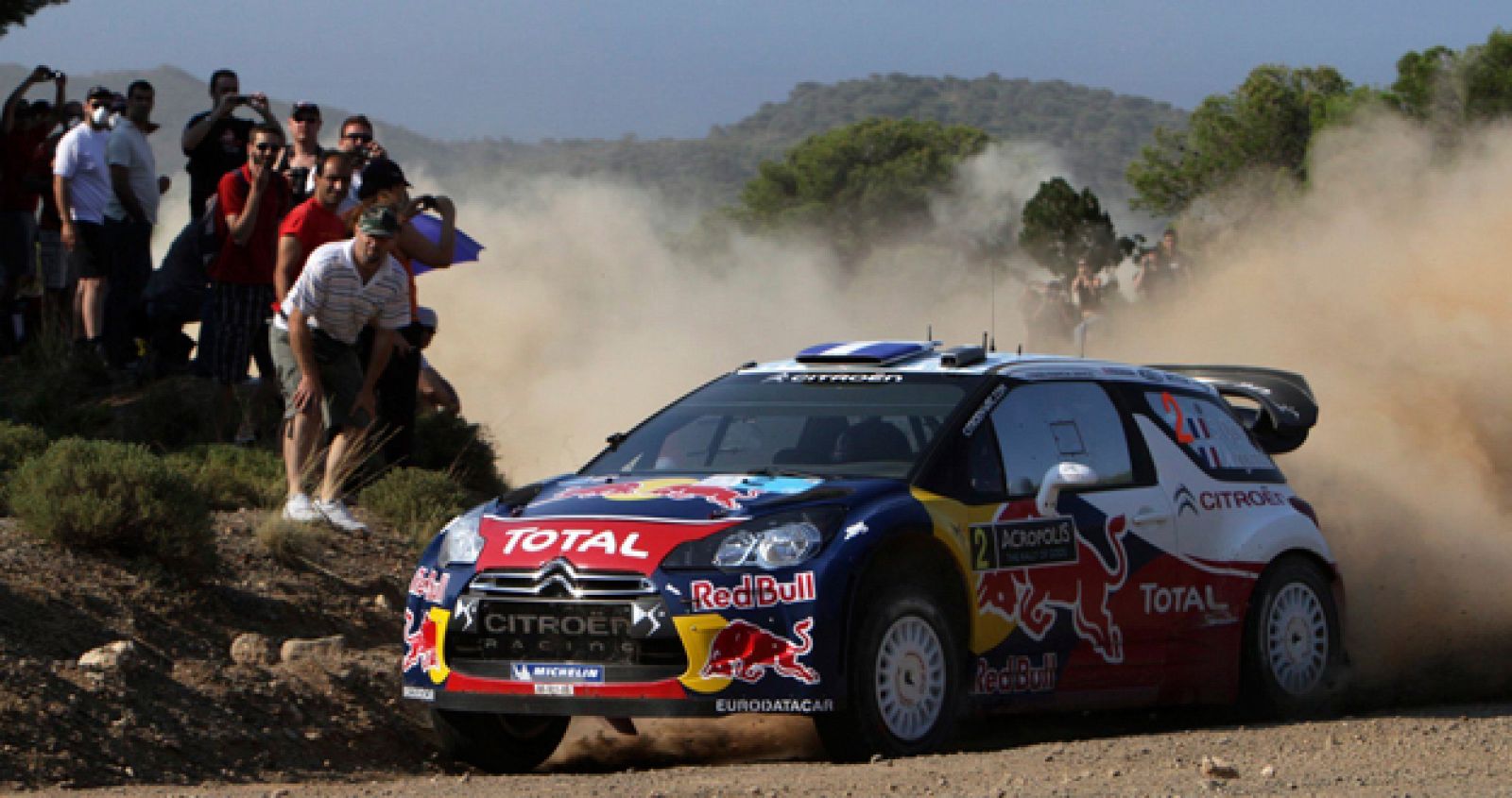 El piloto francés Sebastien Ogier a bordo de su Citröen DS3 WRC en el Rally de Acrópolis.