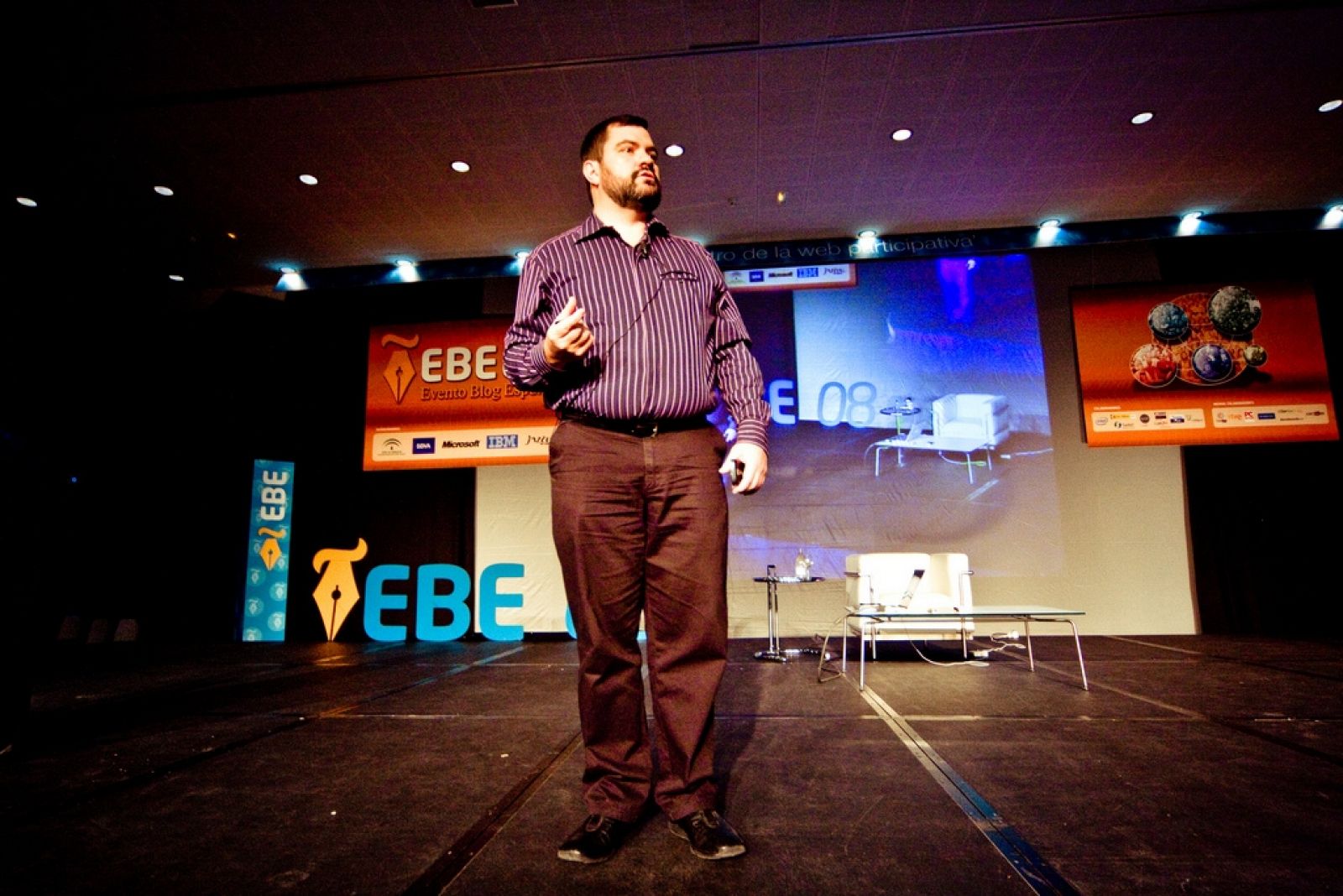 Luis Suárez, 'el hombre sin correo electrónico', en el evento de bloggeros EBE 2008