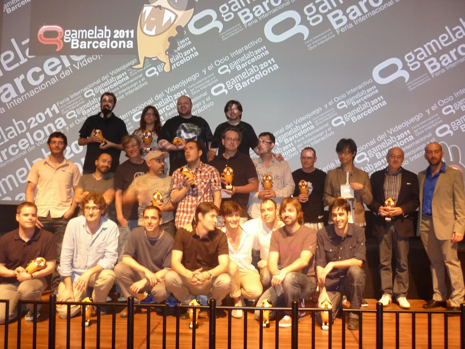 Foto de familia de los premiados en Gamelab 2011