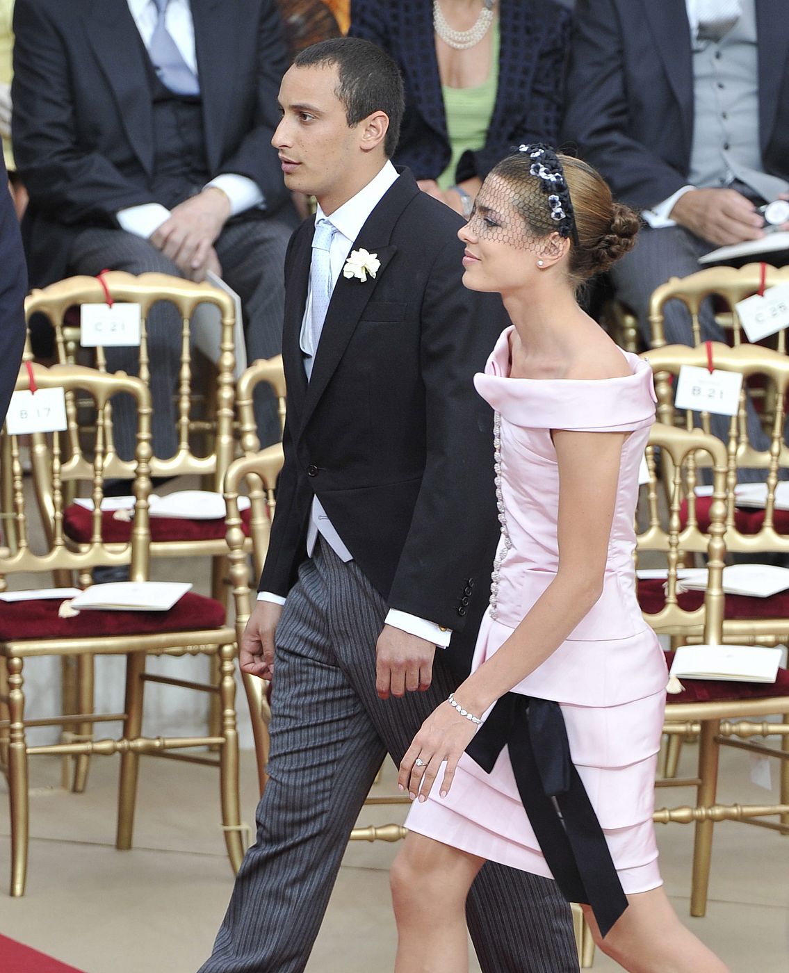 La hija de la Princesa Carolina de Mónaco, Carlota Casiraghi (a la derecha) y su novio en la boda.
