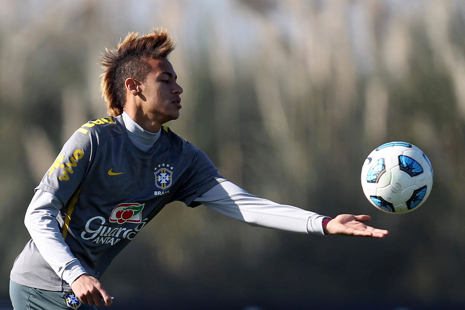 El delantero brasileño Neymar durante un entrenamiento con su selección.