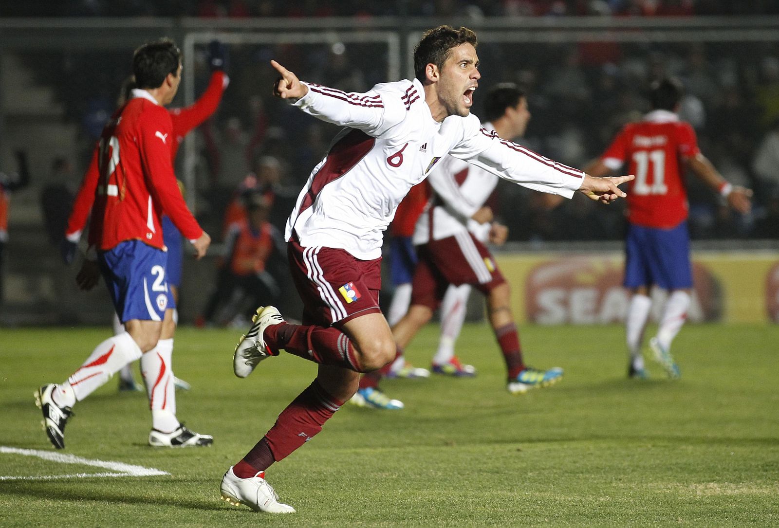 El venezolano Gabriel Cichero celebra el gol que da el pase a su selección para las semifinales de la Copa América,