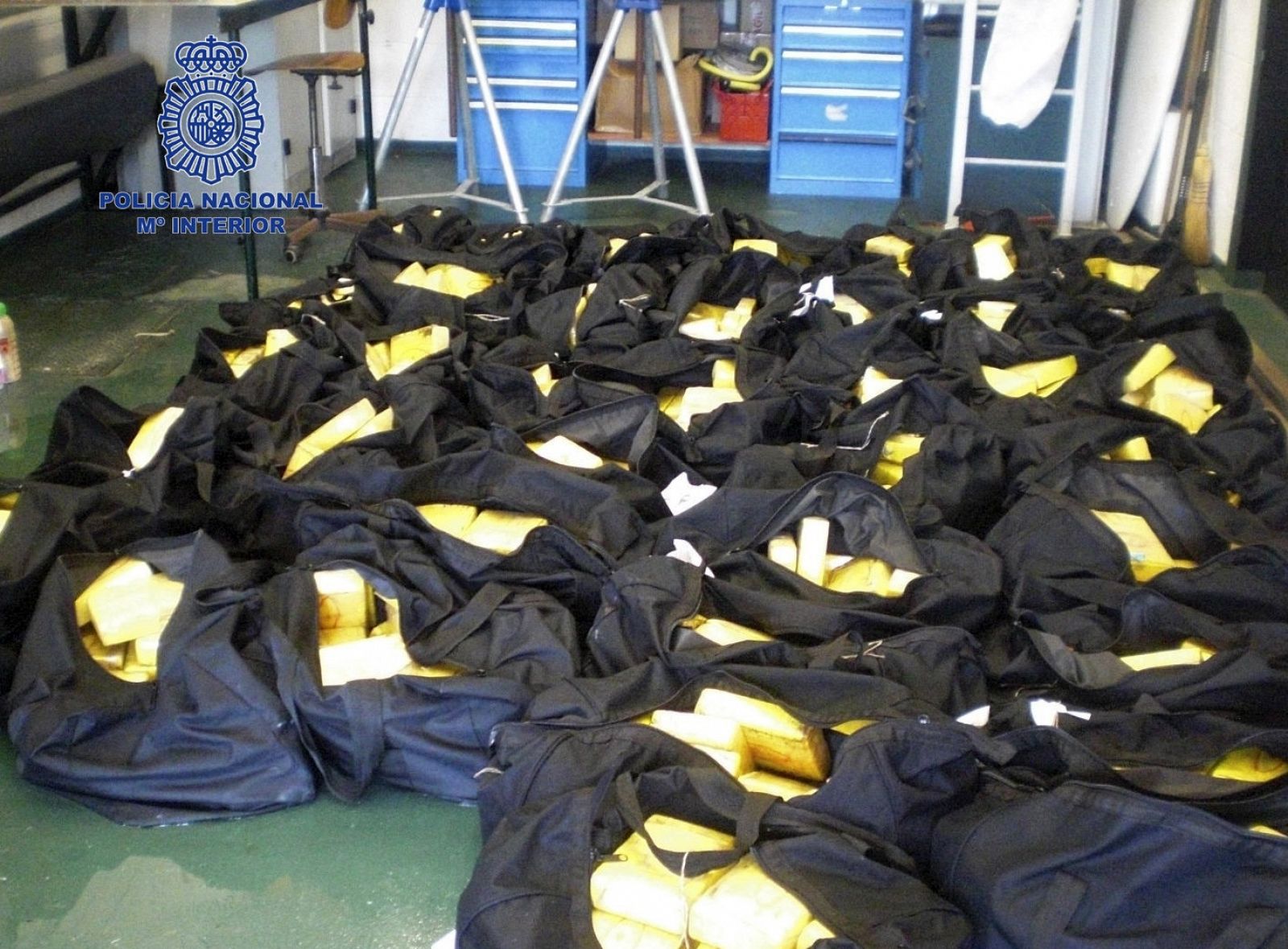 Fotografía facilitada por el Ministerio del Interior de los 850 kilos de cocaína.