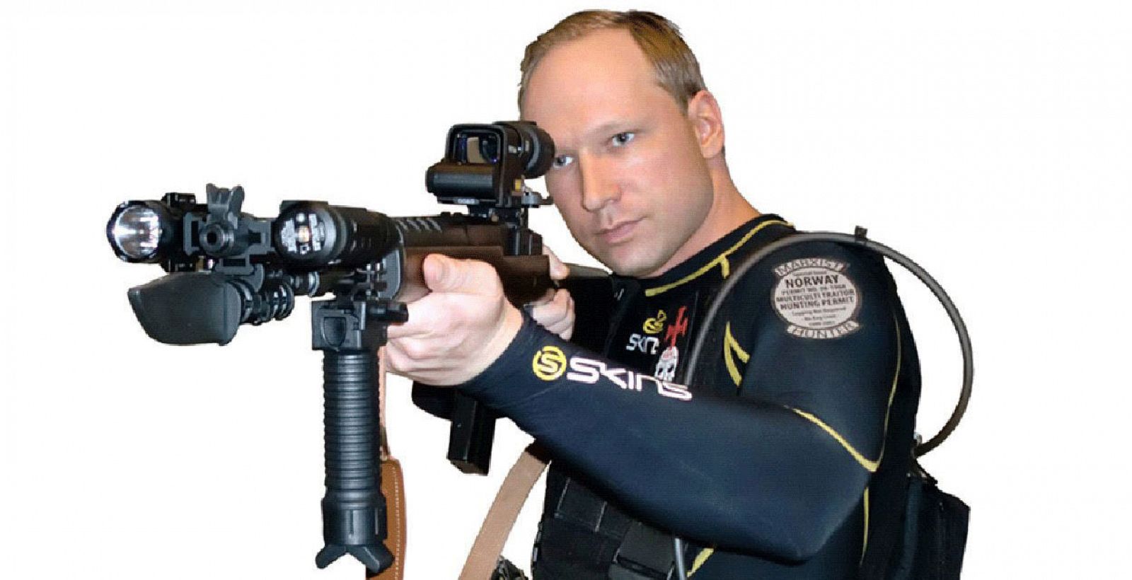 Breivik, autor confeso del doble atentado de Oslo, en una fotografía del manifiesto y el vídeo que él mismo publicó