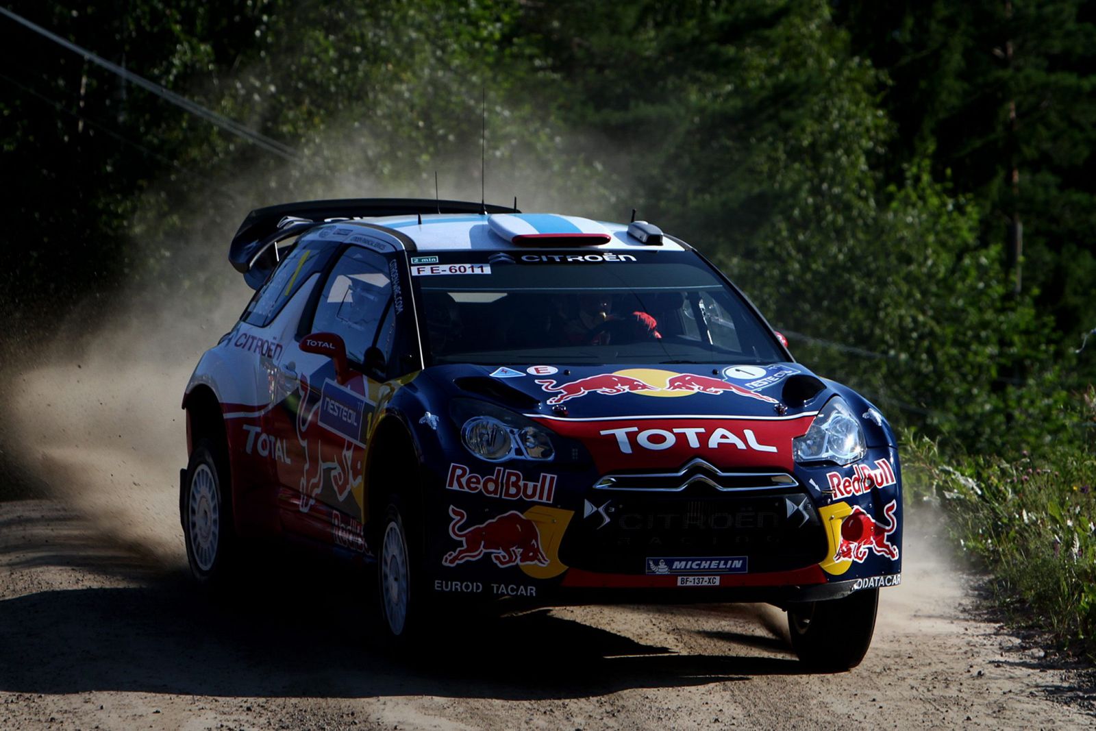El francés Sebastien Loeb conduce su CITROEN DS 3 WRC.