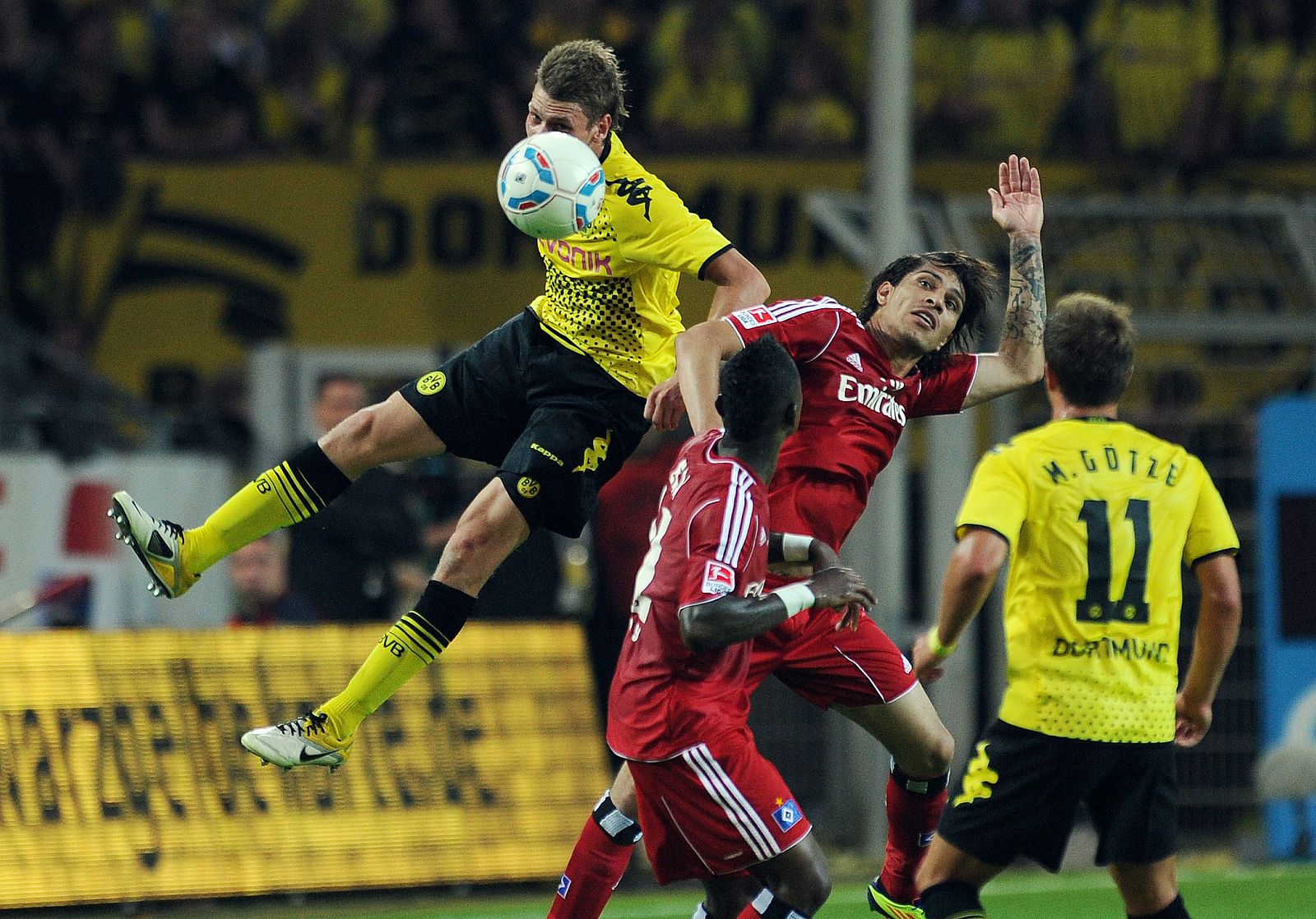 Imagen del partido inaugural de la Bundesliga entre el campeón, Borussia de Dortmund y el Hamburgo