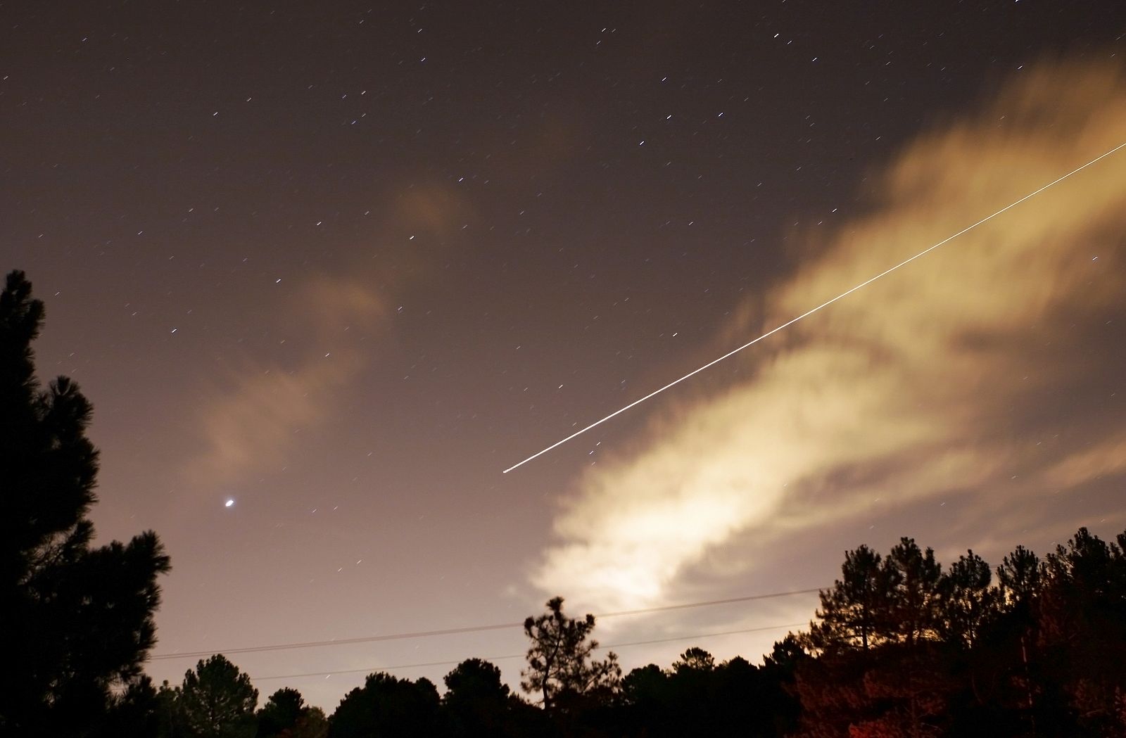 Una instantánea de la lluvia de Perseidas en Guadarrama, Madrid, en agosto de 2010