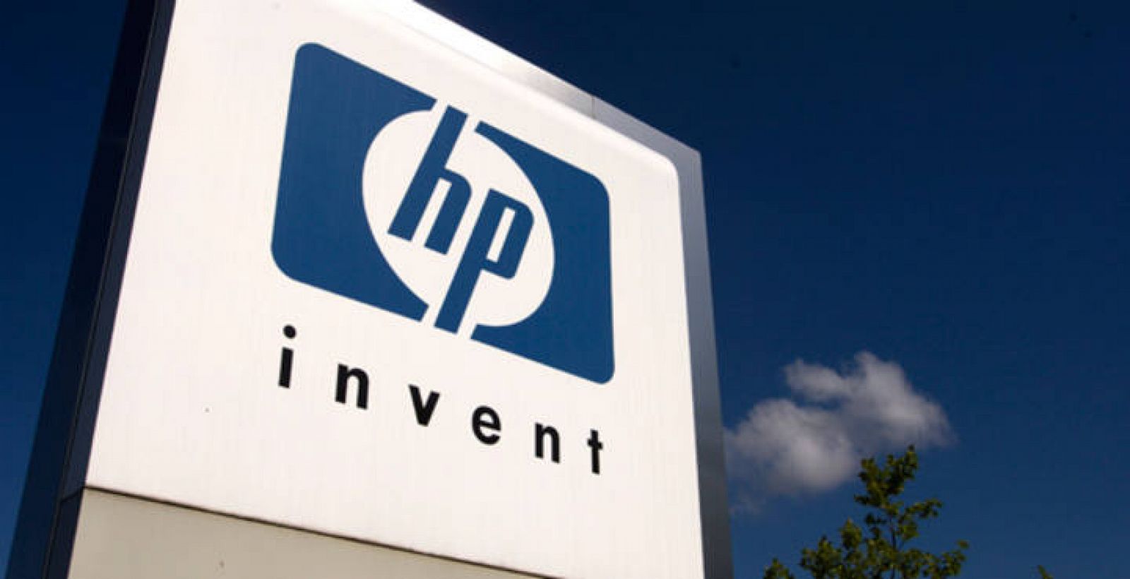 Logo de Hewlett-Packard en sus oficinas internacionales en Ginebra.