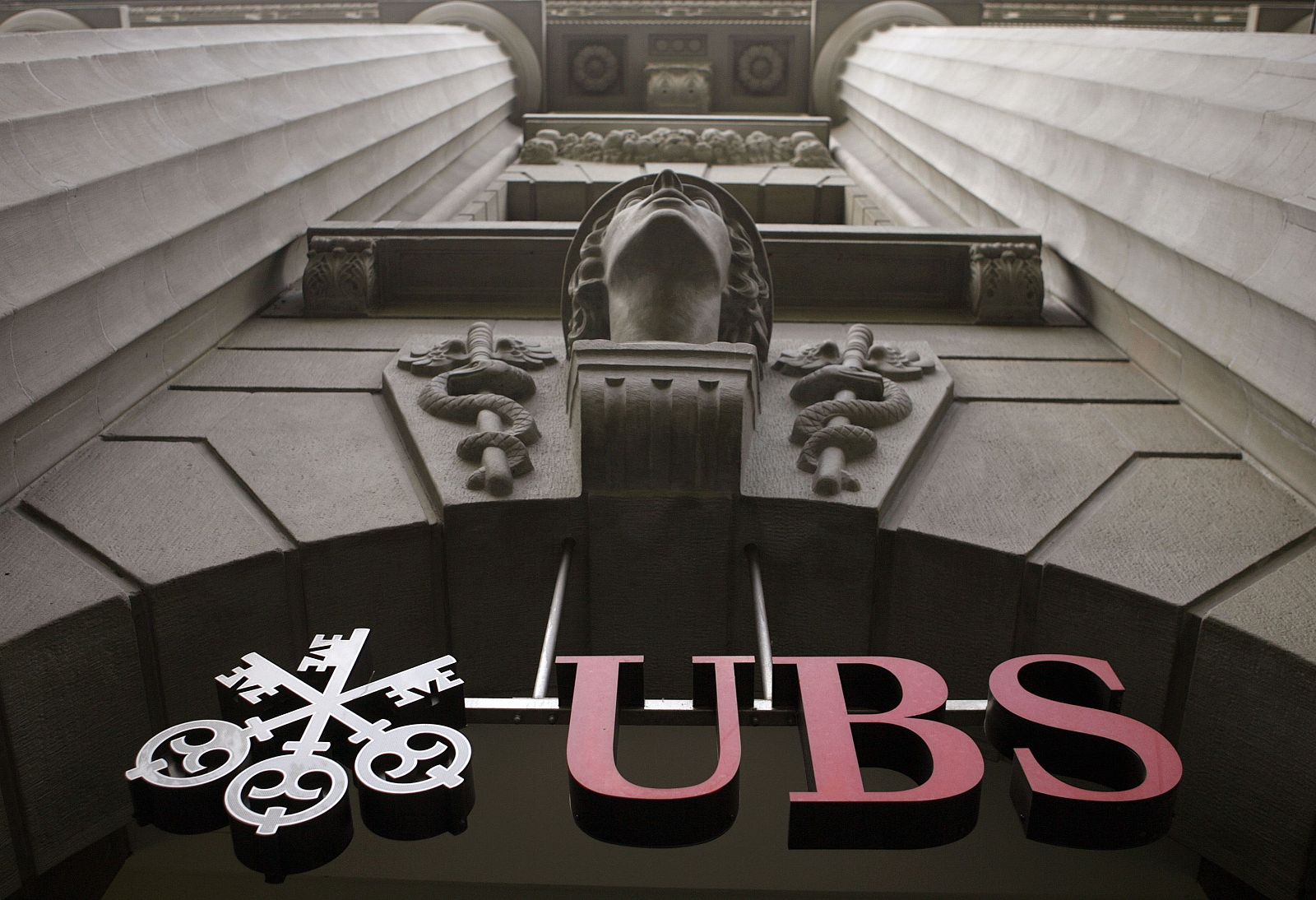 Fachada de la sede del banco UBS en Zúrich