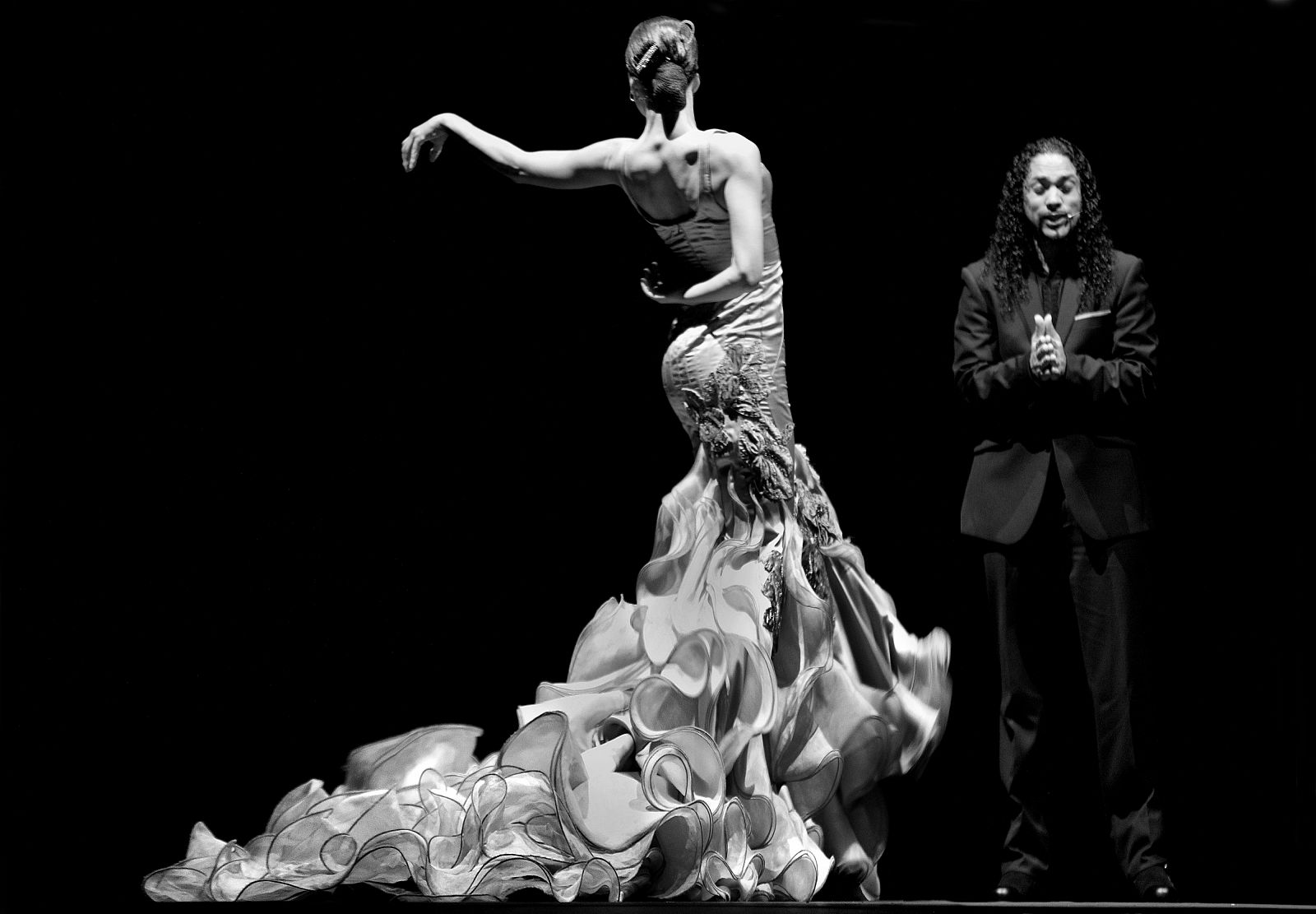 El vestuario diseñado por Victorio&Lucchino no es el típico de los espectáculos flamencos.