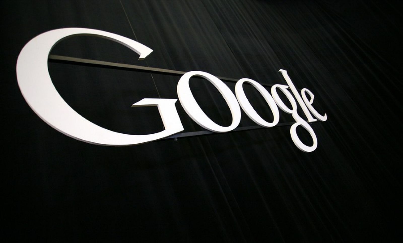 Google consolida su liderazgo en el sector y crece en el mercado de los teléfonos móviles y las redes sociales