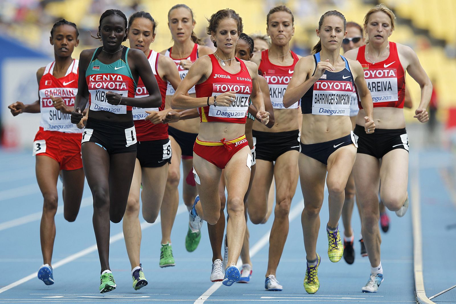 La española Natalia Rodríguez (centro) compite en la prueba de 1500m de mujeres en el Mundial de Atletismo de Daegu.