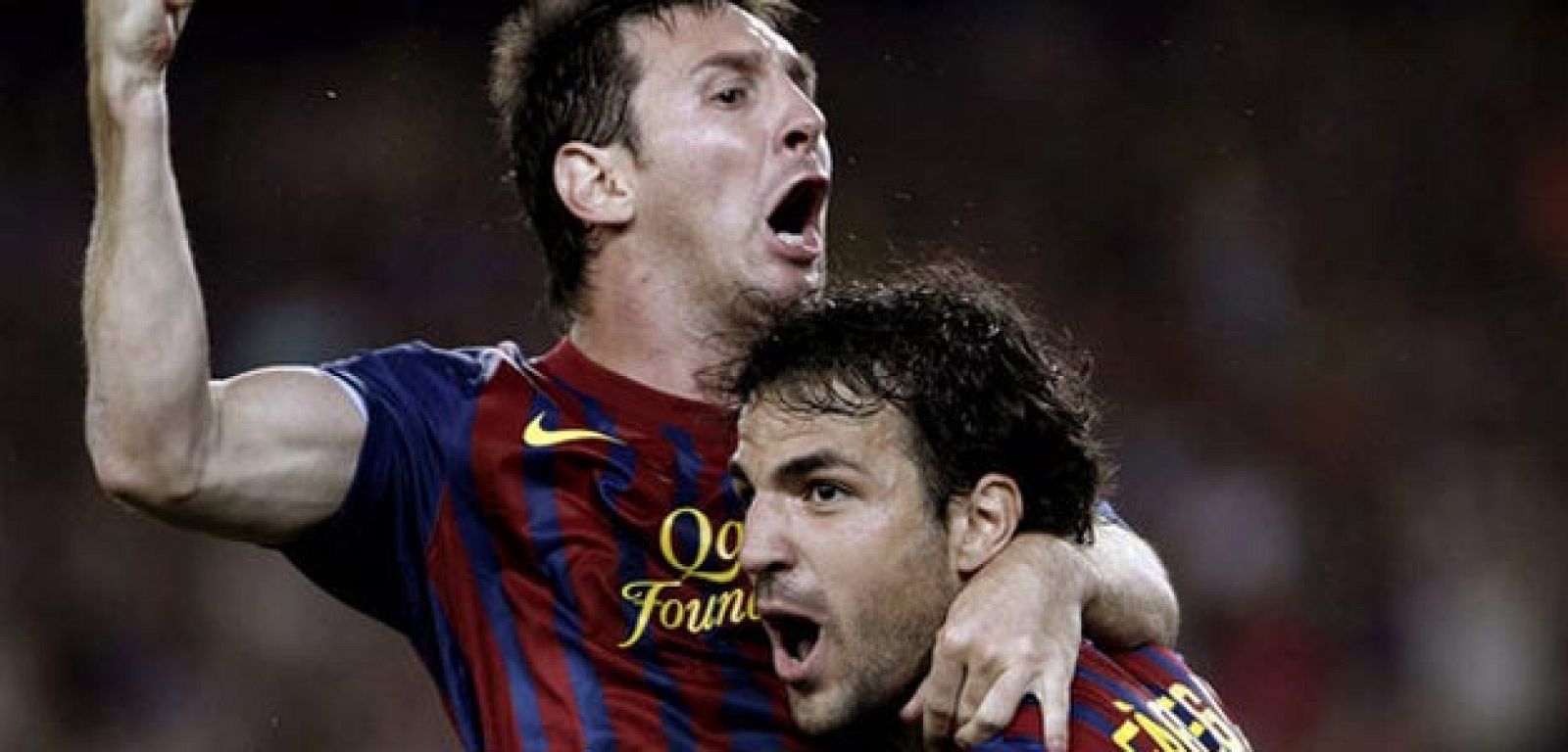 Messi y Cesc celebran juntos el gol marcado al Villarreal.