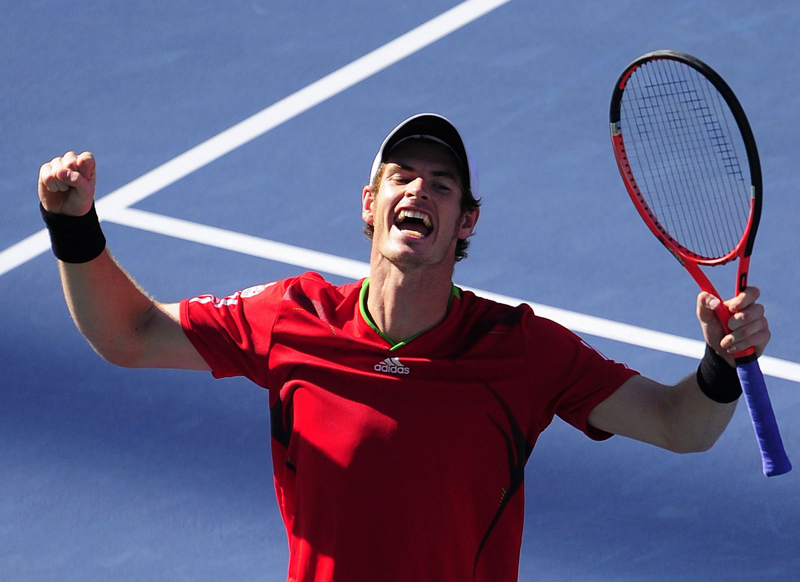 El tenista escocés, Andy Murray, celebra su victoria ante el estadounidense John Isner.
